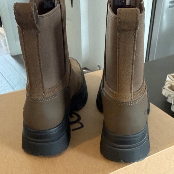 UGG Women's Dark Brown Winter Boots - Picture 6 of 7